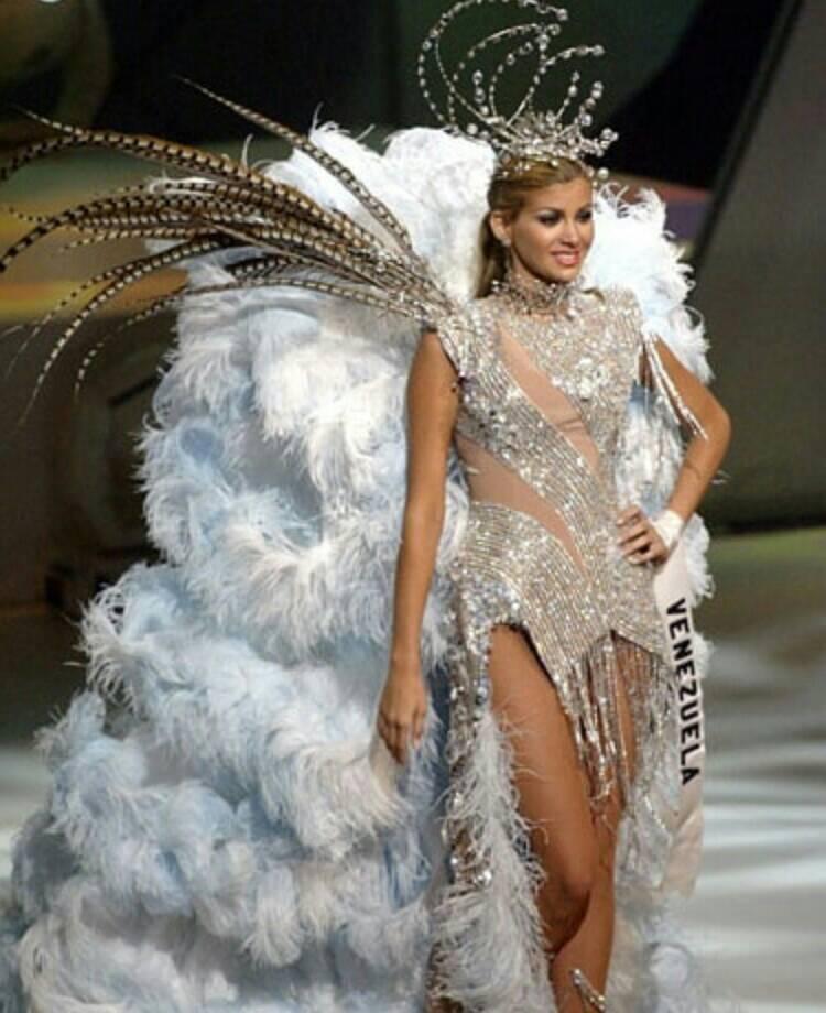 Finalista del Mejor Traje Típico del Miss Universo 2004